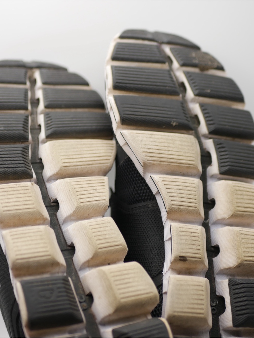 On cloud Running Black Athletic Running Shoes - Picture 9 of 12